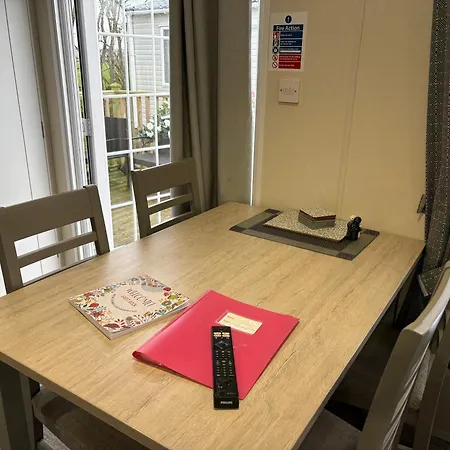 בית נופש Forestbrook - Cheerful Two Bedroom Tiny House *