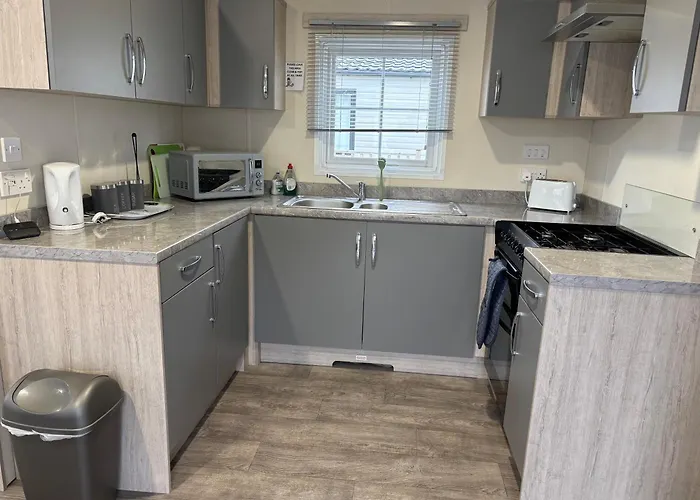 Forestbrook - Cheerful Two Bedroom Tiny House בית נופש