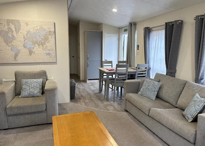 Forestbrook - Cheerful Two Bedroom Tiny House בית נופש *