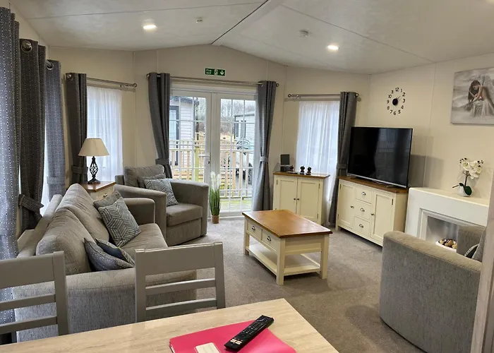 Forestbrook - Cheerful Two Bedroom Tiny House