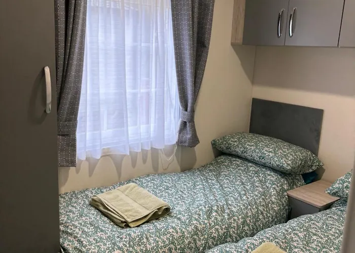 Forestbrook - Cheerful Two Bedroom Tiny House קרליסל