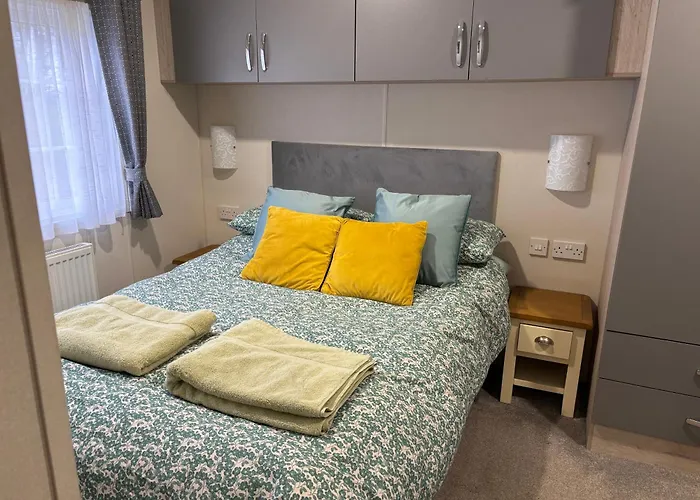 בית נופש Forestbrook - Cheerful Two Bedroom Tiny House קרליסל