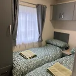 Forestbrook - Cheerful Two Bedroom Tiny House Carlisle (Cumbria)