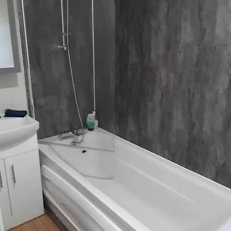 Forestbrook - Cheerful Two Bedroom Tiny House *