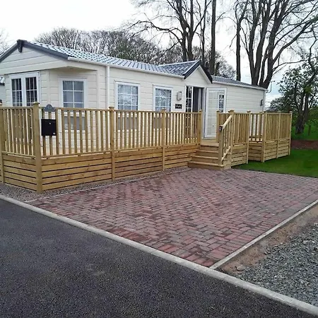 Forestbrook - Cheerful Two Bedroom Tiny House בית נופש *