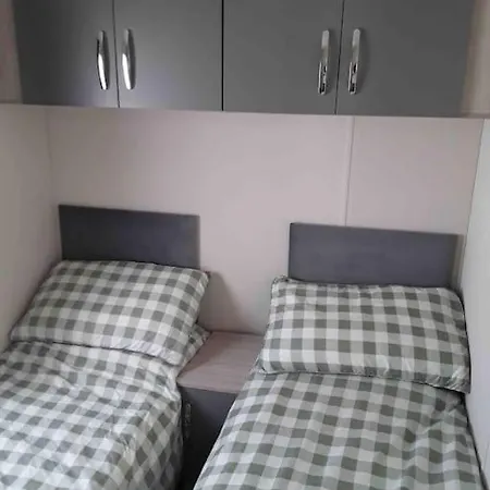 Forestbrook - Cheerful Two Bedroom Tiny House 펜션 *