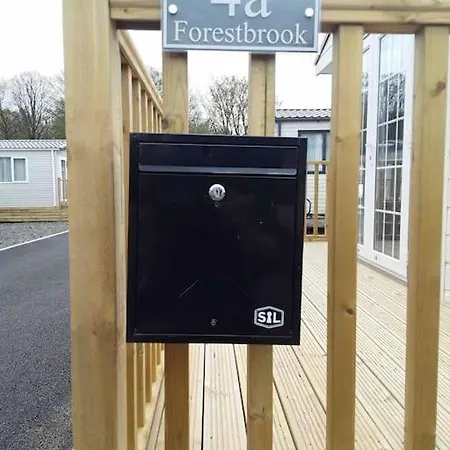 Forestbrook - Cheerful Two Bedroom Tiny House 펜션 *