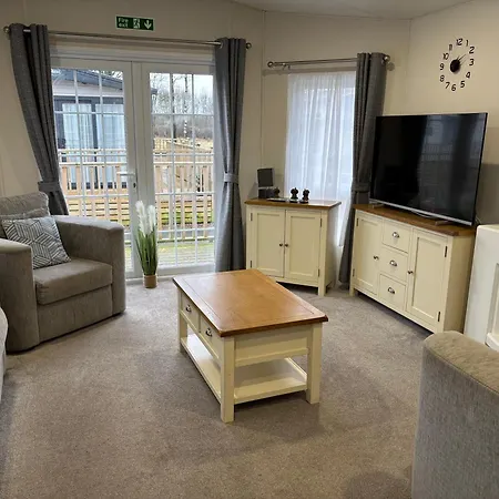 Ferienhaus Forestbrook - Cheerful Two Bedroom Tiny House