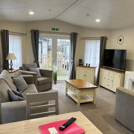 Forestbrook - Cheerful Two Bedroom Tiny House