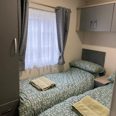Forestbrook - Cheerful Two Bedroom Tiny House קרליסל