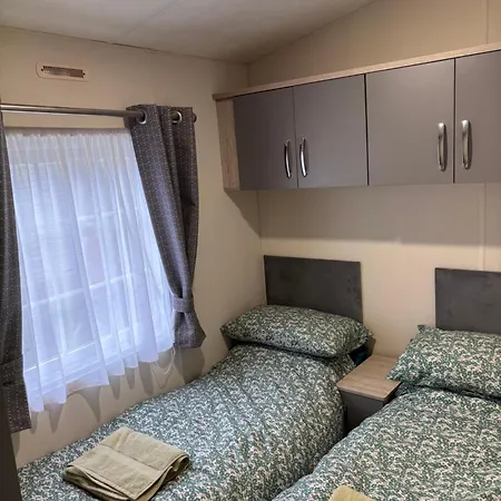 Forestbrook - Cheerful Two Bedroom Tiny House