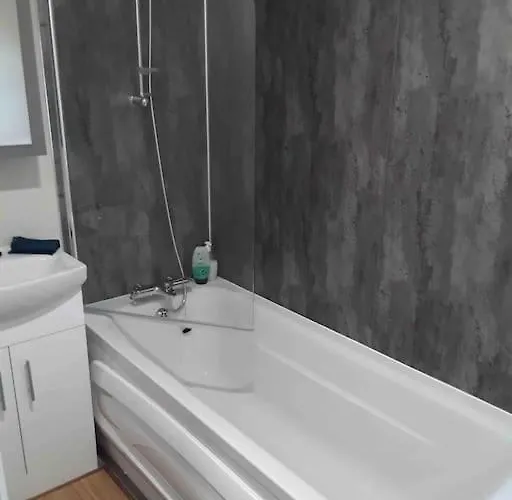 Forestbrook - Cheerful Two Bedroom Tiny House *