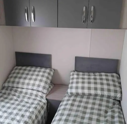 Forestbrook - Cheerful Two Bedroom Tiny House Holiday home *