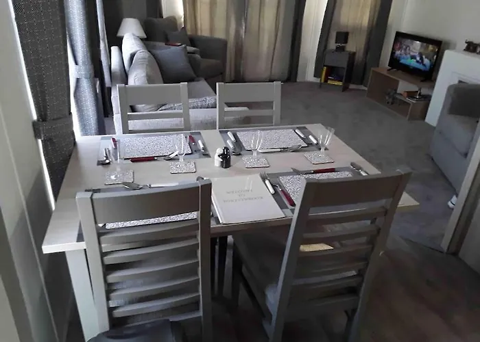 Forestbrook - Cheerful Two Bedroom Tiny House *