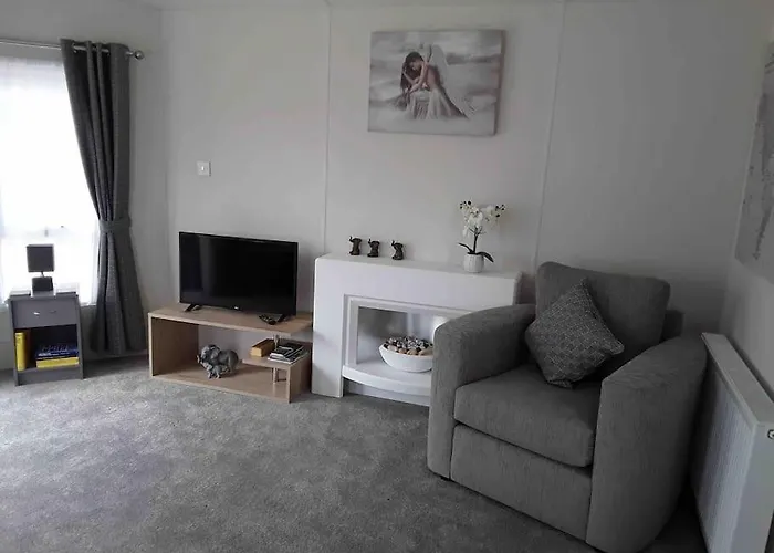 Forestbrook - Cheerful Two Bedroom Tiny House Holiday home *