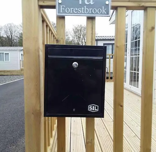 Forestbrook - Cheerful Two Bedroom Tiny House 度假居 *