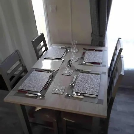 Dom wakacyjny Forestbrook - Cheerful Two Bedroom Tiny House *