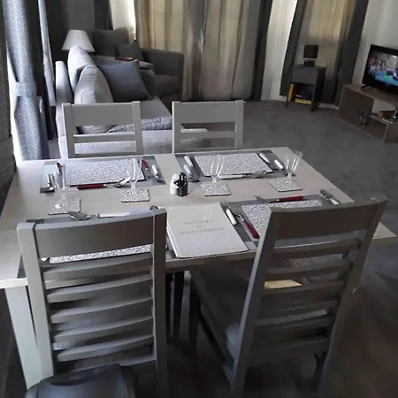 Forestbrook - Cheerful Two Bedroom Tiny House *