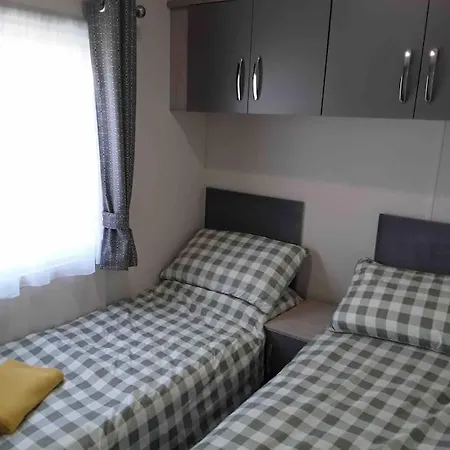 Dom wakacyjny Forestbrook - Cheerful Two Bedroom Tiny House *