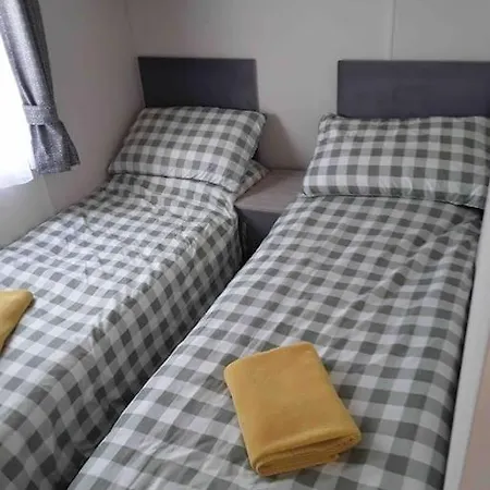 Forestbrook - Cheerful Two Bedroom Tiny House *